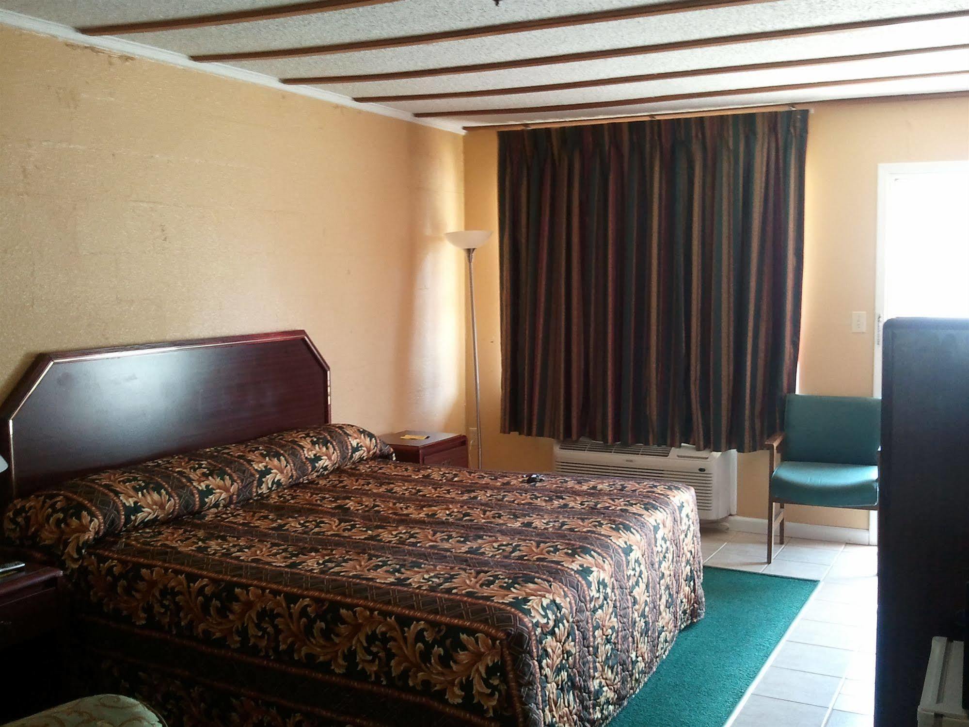 Holiday Motel Hugo Exteriör bild